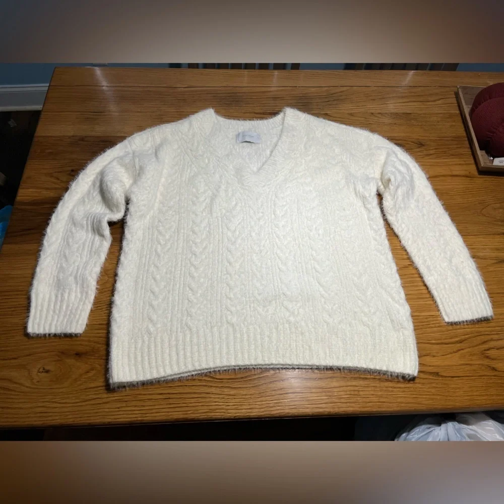 Lucky Brand V-neck oversized eyelash White Cable Knit Sweater Size Small